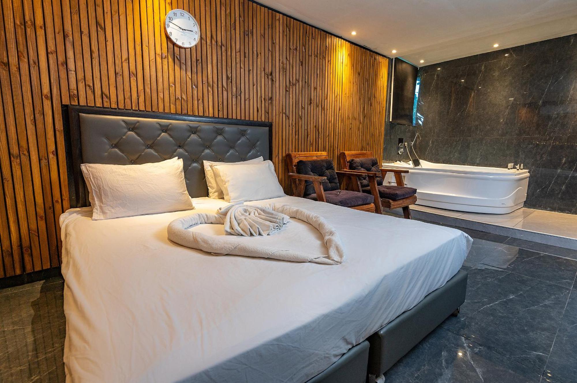 Lago Suites Hotel Jerusalem Exterior photo