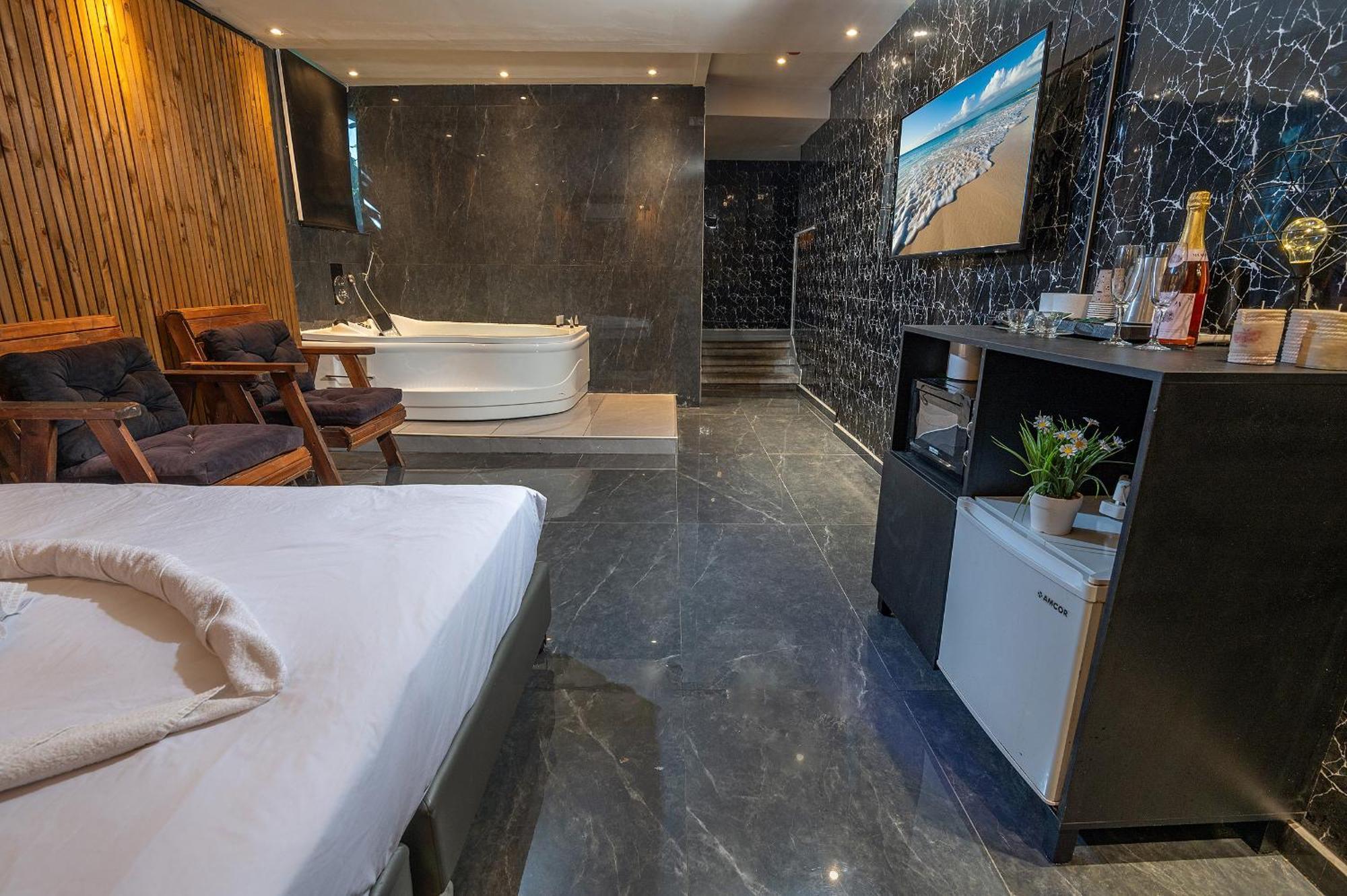 Lago Suites Hotel Jerusalem Exterior photo